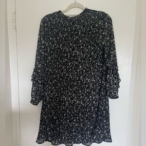 Zara Basic Shift Dress— Pleated Black Floral size S